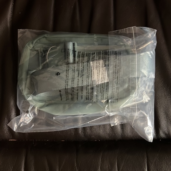 NWT Lululemon Everywhere Belt Bag 1L- Tidewater Teal - Picture 5 of 9